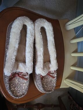 Old Navy Gold Glitter Faux-Fur Slippers
